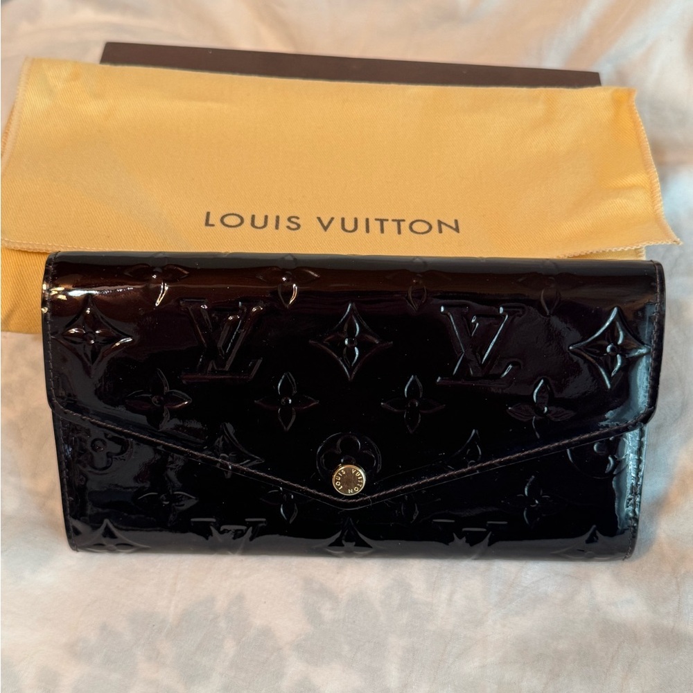 LV Patent Leather Vernis Amarante Sarah Long Wallet with Box and Dust Bag - Picture 2 of 13